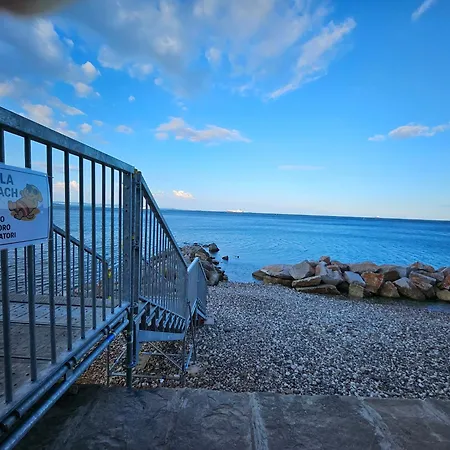 Medium Miramare Sogno Sul Mare Apartment